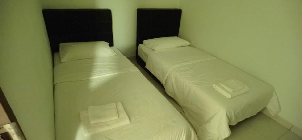 Hotel Glorious Straits 2*